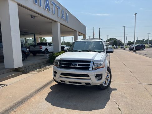 Used 2017 Ford Expedition EL Limited w/ Equipment Group 301A AWD/4WD image 2