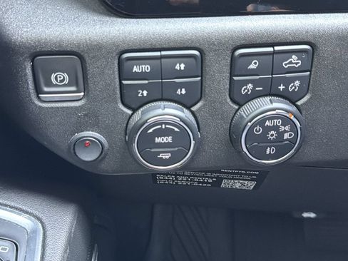 Used 2024 Chevrolet Silverado 1500 LTZ w/ LTZ Convenience Package II AWD/4WD image 11