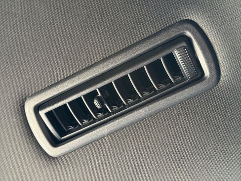 Used 2021 Toyota Highlander XSE FWD image 21