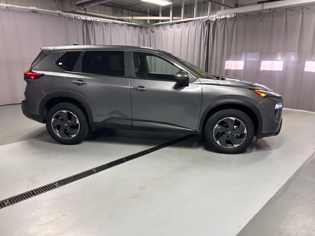 Used 2025 Nissan Rogue SV AWD/4WD image 8