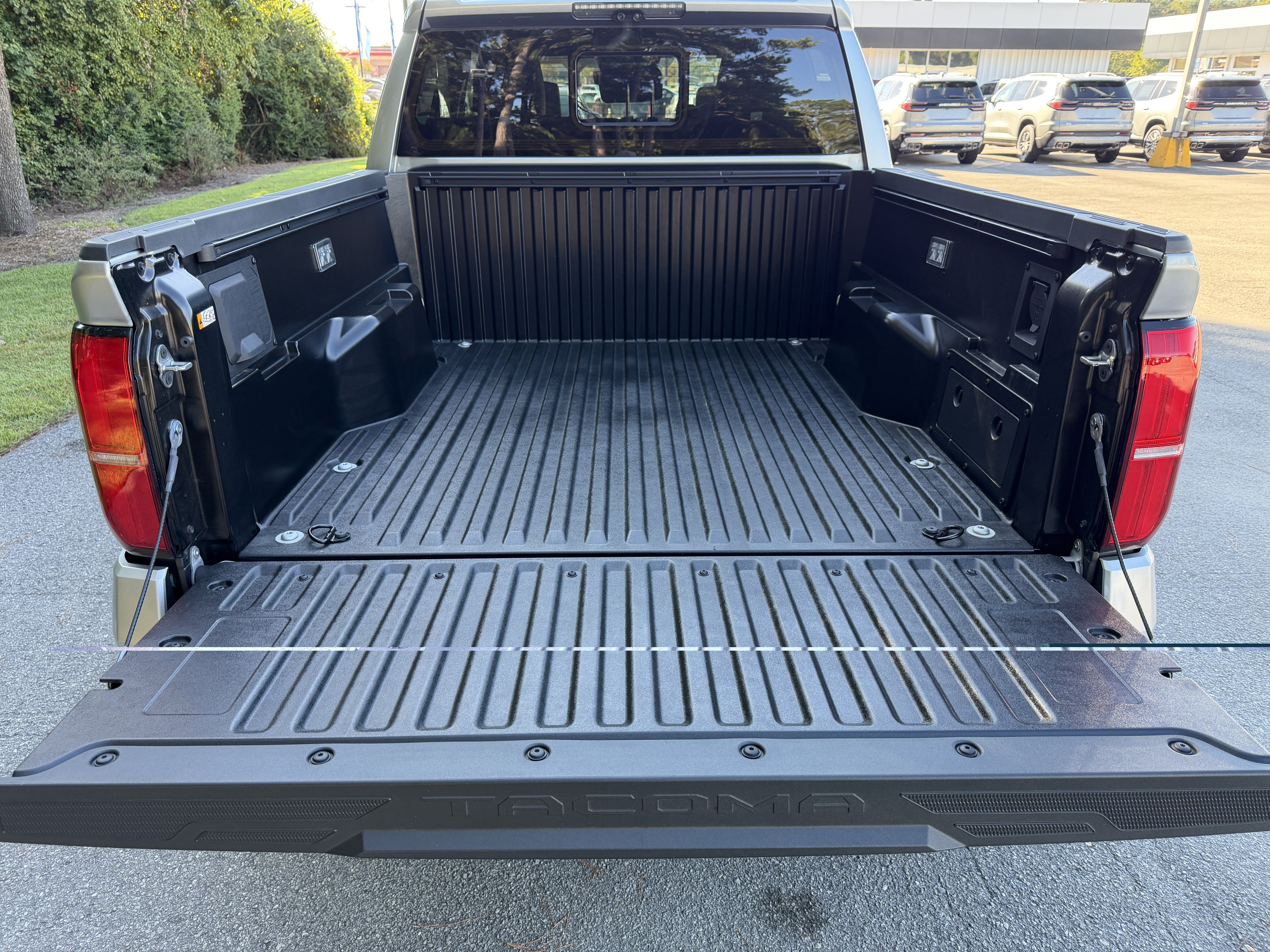 Used 2026 Toyota Tacoma Limited AWD/4WD image 4