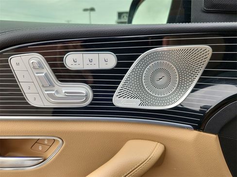 Used 2024 Mercedes-Benz GLS 580 4MATIC image 17