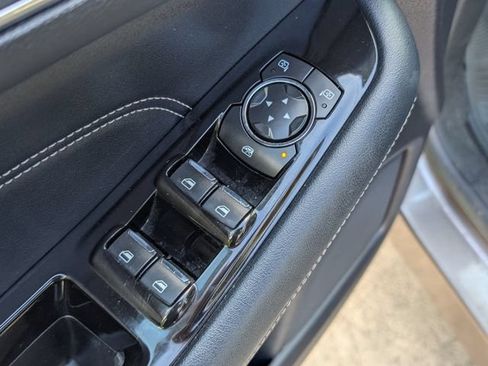 Used 2019 Ford Edge Titanium FWD image 11