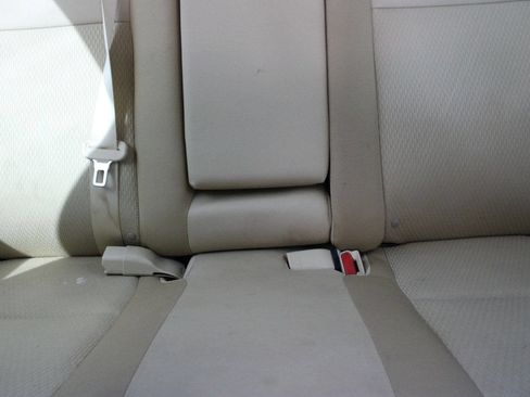 Used 2019 Toyota Corolla LE FWD image 19