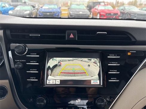 Used 2018 Toyota Camry XLE image 28