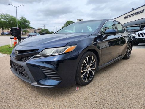 Used 2018 Toyota Camry SE w/ Moonroof Package FWD image 1
