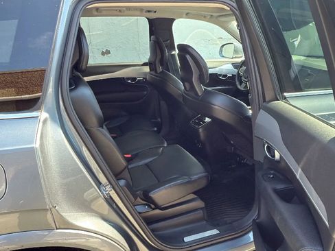 Used 2018 Volvo XC90 T5 Momentum w/ Convenience Package image 25