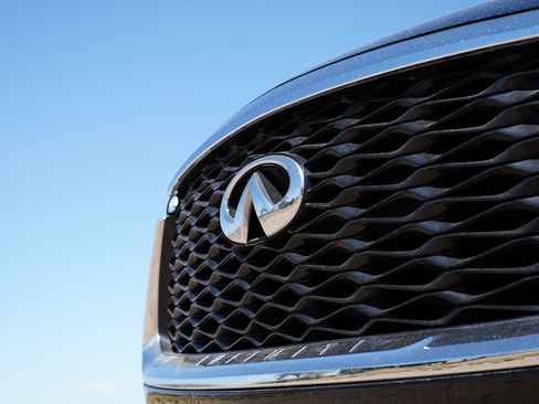 Used 2025 INFINITI QX60 Pure AWD/4WD image 2