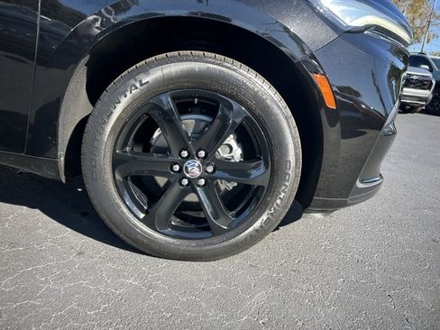 Used 2023 Buick Enclave Essence w/ Sport Touring Edition image 8