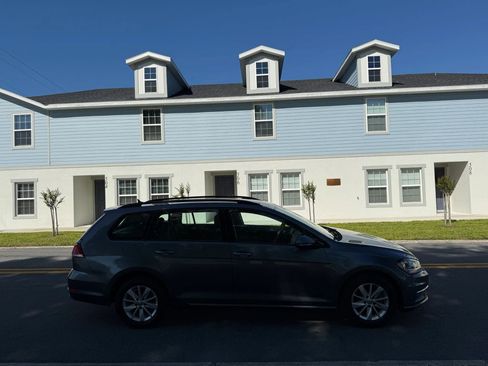 Used 2019 Volkswagen Golf S FWD image 4
