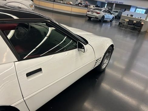 Used 1991 Chevrolet Corvette Coupe RWD image 9