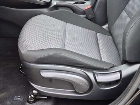 Certified 2025 Kia Soul LX w/ LX Technology Package FWD image 26