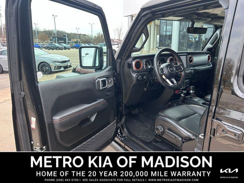 Used 2023 Jeep Gladiator Mojave w/ Cold Weather Group image 11