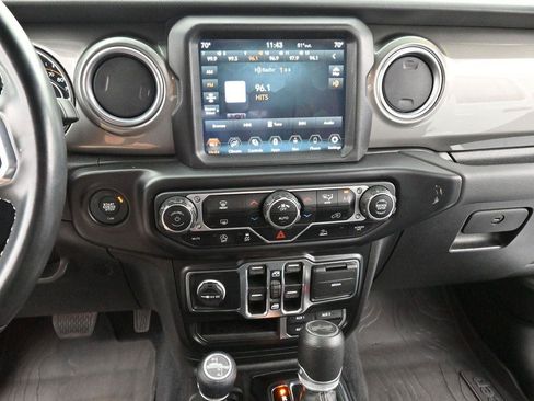 Used 2022 Jeep Wrangler Unlimited Sahara w/ LED Lighting Group AWD/4WD image 20