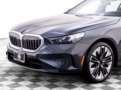 Used 2024 BMW 540i xDrive w/ Premium Package AWD/4WD image 38