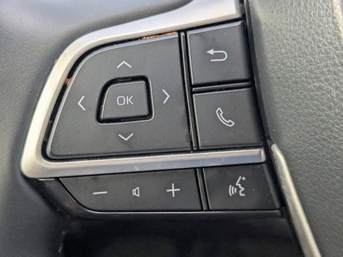 Used 2022 Toyota Highlander LE image 17