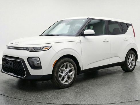 Used 2025 Kia Soul LX w/ LX Technology Package image 3