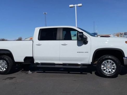 Used 2025 Chevrolet Silverado 3500 LT w/ Convenience Package image 3