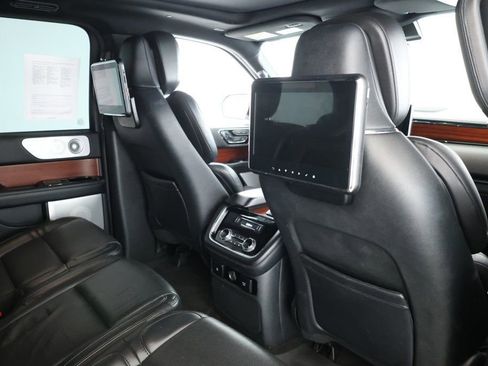 Used 2021 Lincoln Navigator Reserve w/ Luxury Package image 25