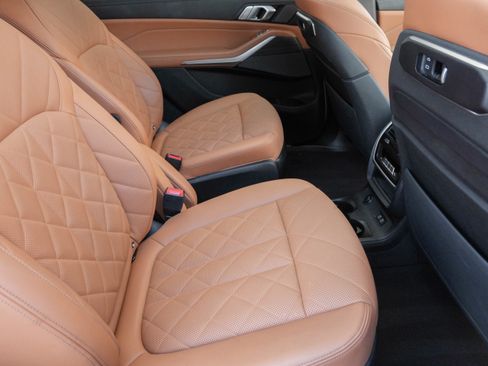 Certified 2023 BMW X7 xDrive40i w/ Premium Package image 33