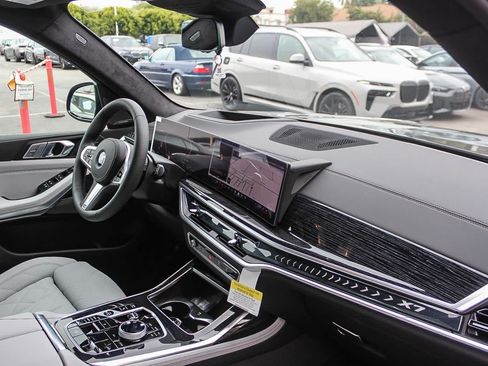 New 2027 BMW X7 xDrive40i w/ M Sport Package AWD/4WD image 15