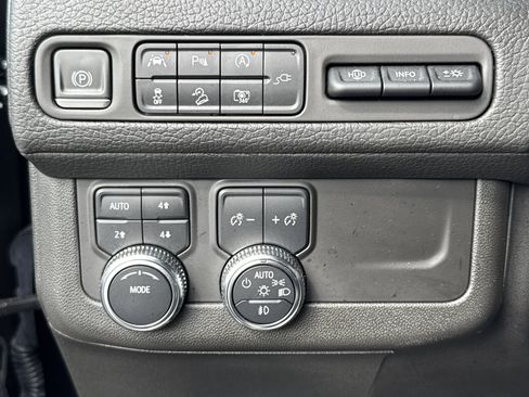Used 2022 GMC Yukon Denali AWD/4WD image 19