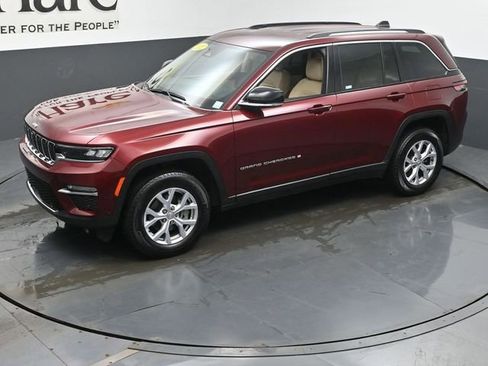 Used 2022 Jeep Grand Cherokee Limited w/ Luxury Tech Group II AWD/4WD image 45