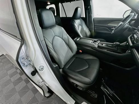 Used 2025 Toyota Grand Highlander AWD Hybrid image 29