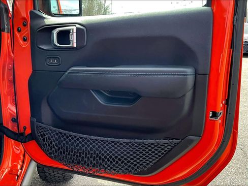 Used 2023 Jeep Wrangler Unlimited Rubicon 4xe AWD/4WD image 12