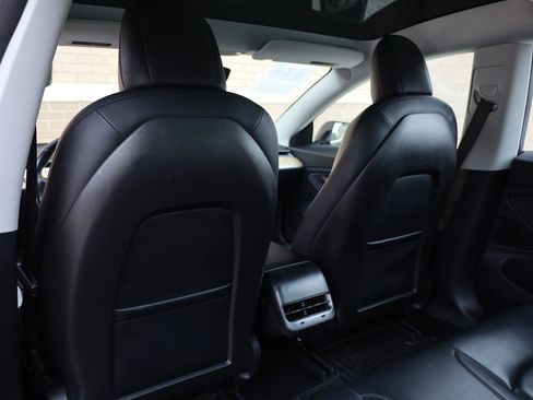 Used 2018 Tesla Model 3 Long Range RWD image 19