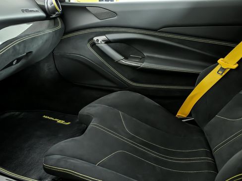 Used 2021 Ferrari F8 Tributo RWD image 37