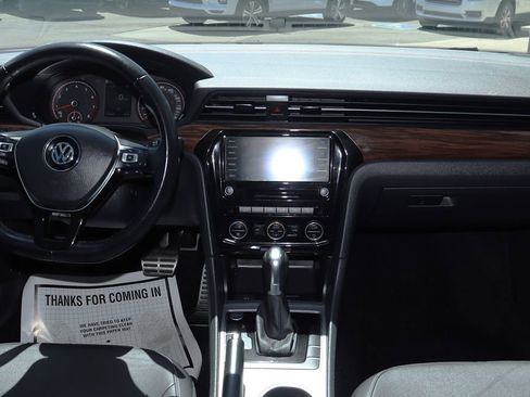 Used 2020 Volkswagen Passat 2.0T SEL image 32