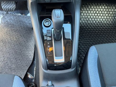 Used 2025 Nissan Versa SV image 27