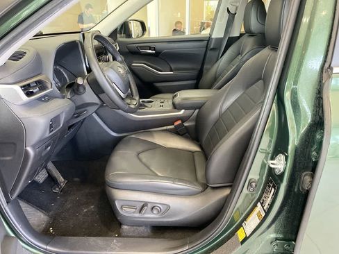 Used 2023 Toyota Highlander XLE AWD/4WD image 22