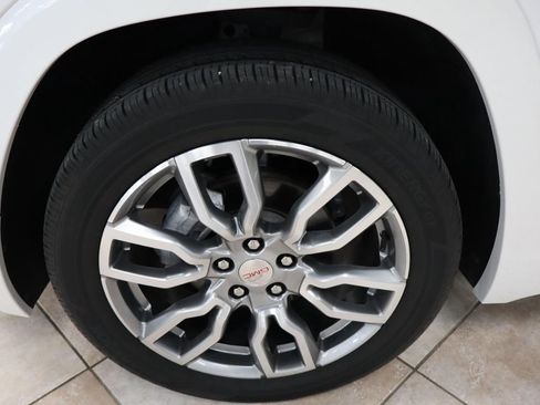 Used 2024 GMC Terrain Denali w/ Denali Premium Package AWD/4WD image 38