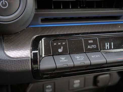 Used 2023 Toyota Prius XLE image 30