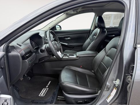 Used 2022 Nissan Sentra SR w/ SR Premium Package FWD image 10