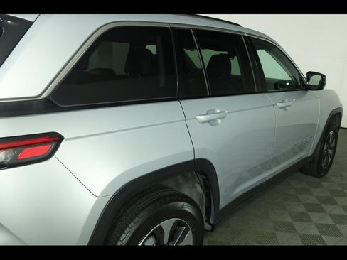 Used 2022 Jeep Grand Cherokee Limited 4xe w/ Luxury Tech Group II AWD/4WD image 22