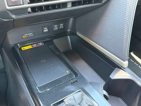 Used 2025 Toyota Camry SE FWD image 19