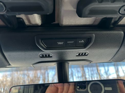 Used 2022 Jeep Gladiator Sport image 18