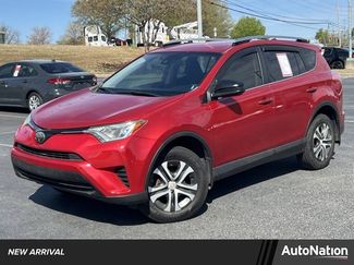 Used 2017 Toyota RAV4 LE video 1