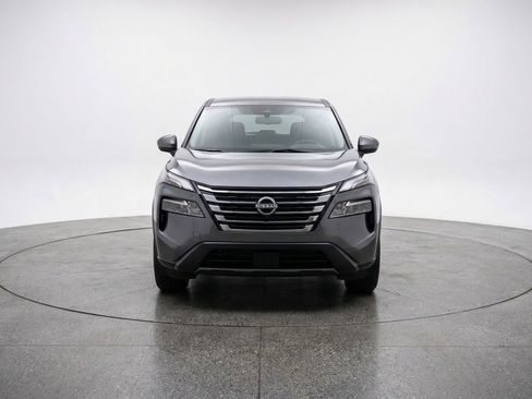 Used 2025 Nissan Rogue SV image 2