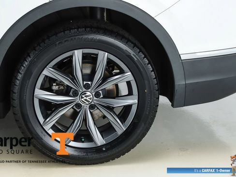 Used 2022 Volkswagen Tiguan SE w/ Panoramic Sunroof Package AWD/4WD image 6