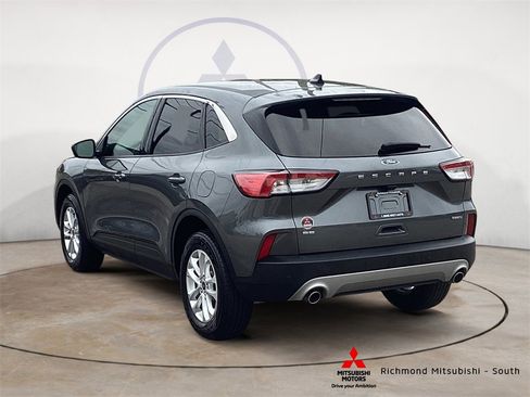 Used 2022 Ford Escape SE image 5