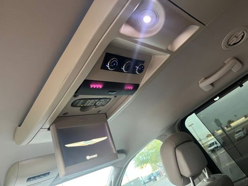 Used 2013 Chrysler Town & Country Touring image 18