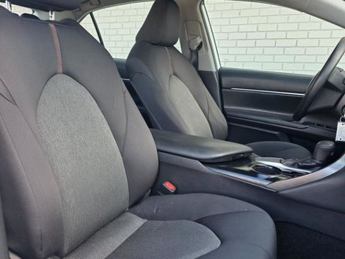 Used 2019 Toyota Camry LE FWD image 12