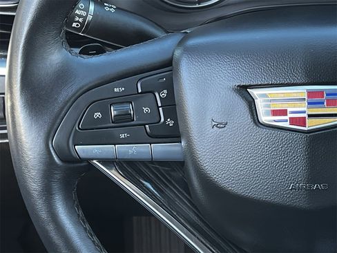 Used 2025 Cadillac XT6 Premium Luxury image 12