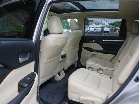 Used 2014 Toyota Highlander Limited Platinum AWD/4WD image 15