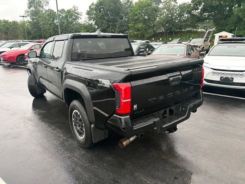 Used 2025 Toyota Tacoma TRD Off-Road AWD/4WD image 8