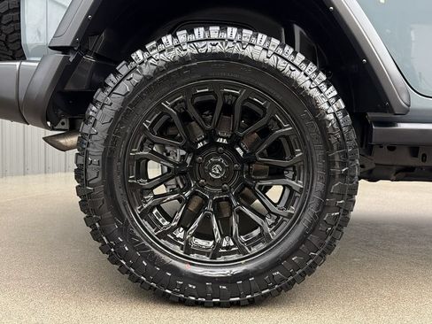 Used 2024 Jeep Wrangler Unlimited AWD/4WD image 11
